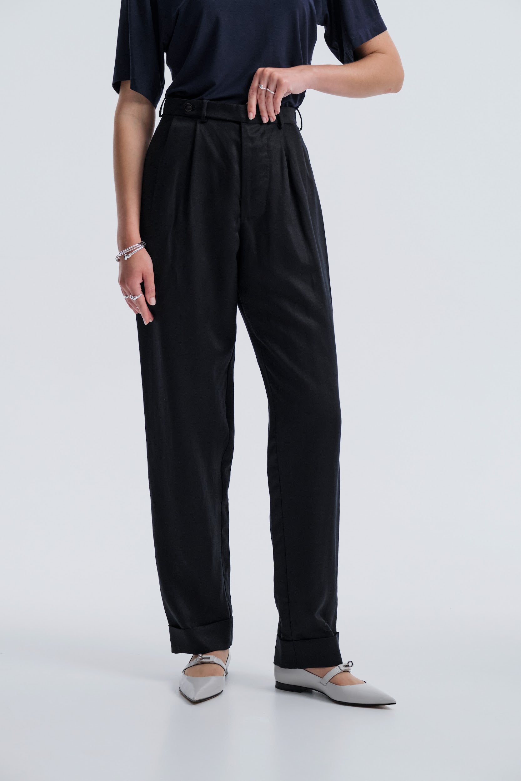 The Oxford Line Tailored Pants